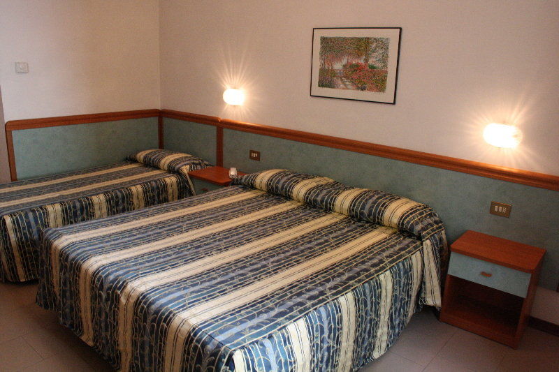 Hotel Bertusi Порета Терме Екстериор снимка