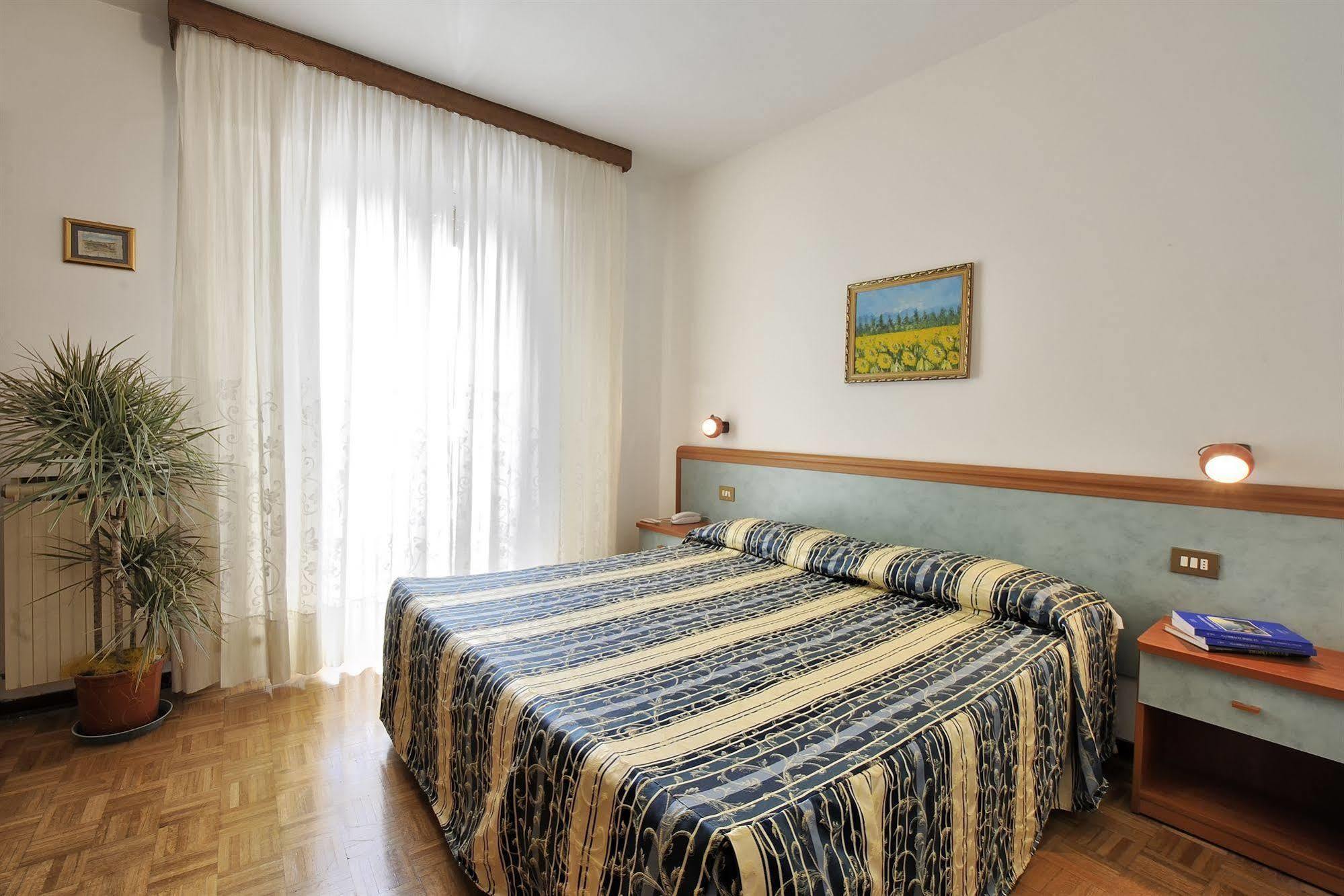 Hotel Bertusi Порета Терме Екстериор снимка