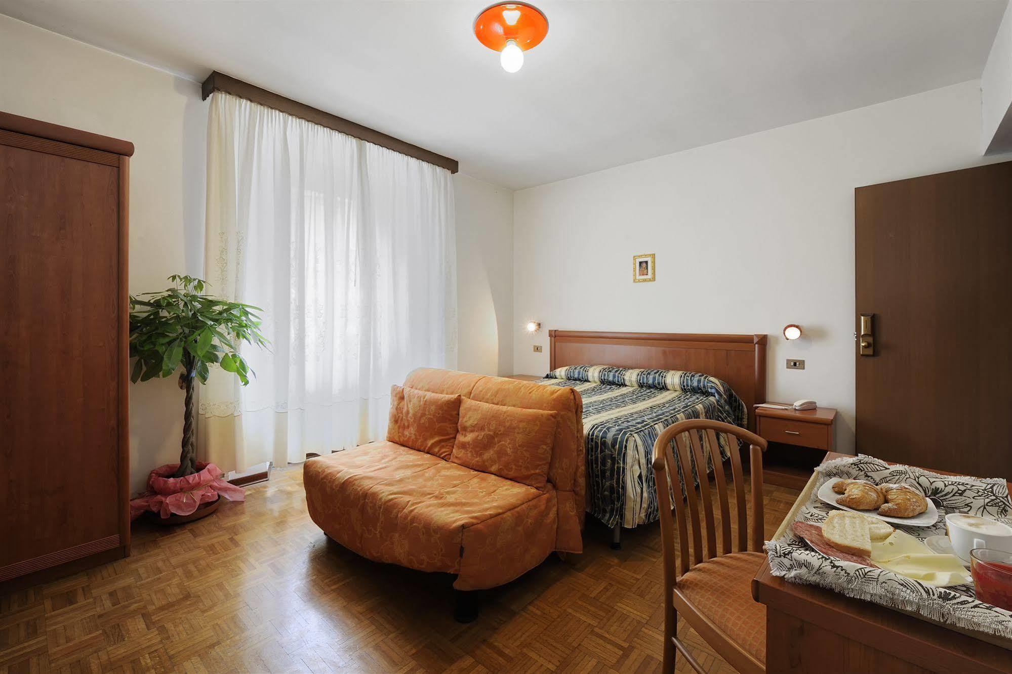 Hotel Bertusi Порета Терме Екстериор снимка