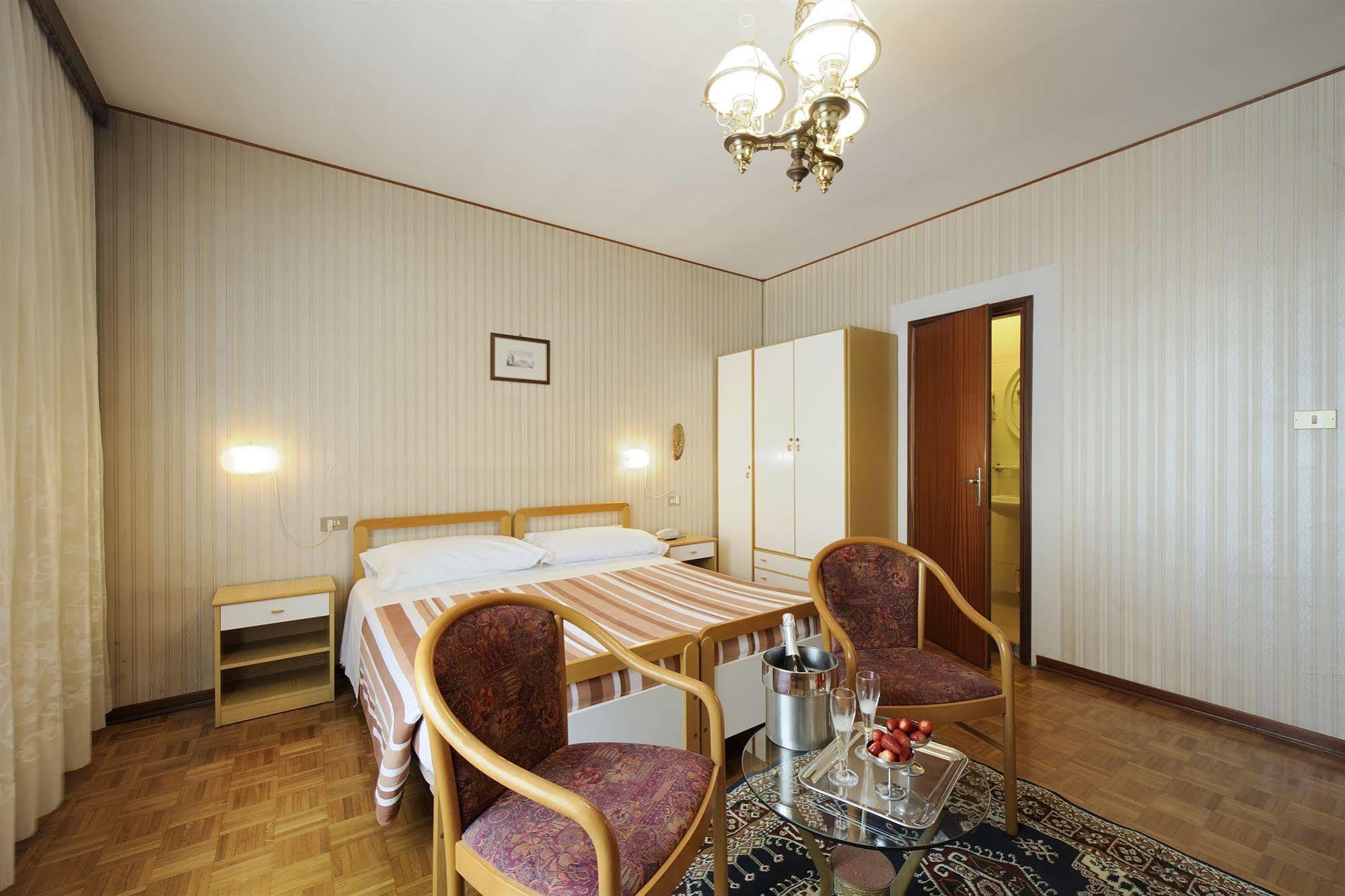 Hotel Bertusi Порета Терме Екстериор снимка
