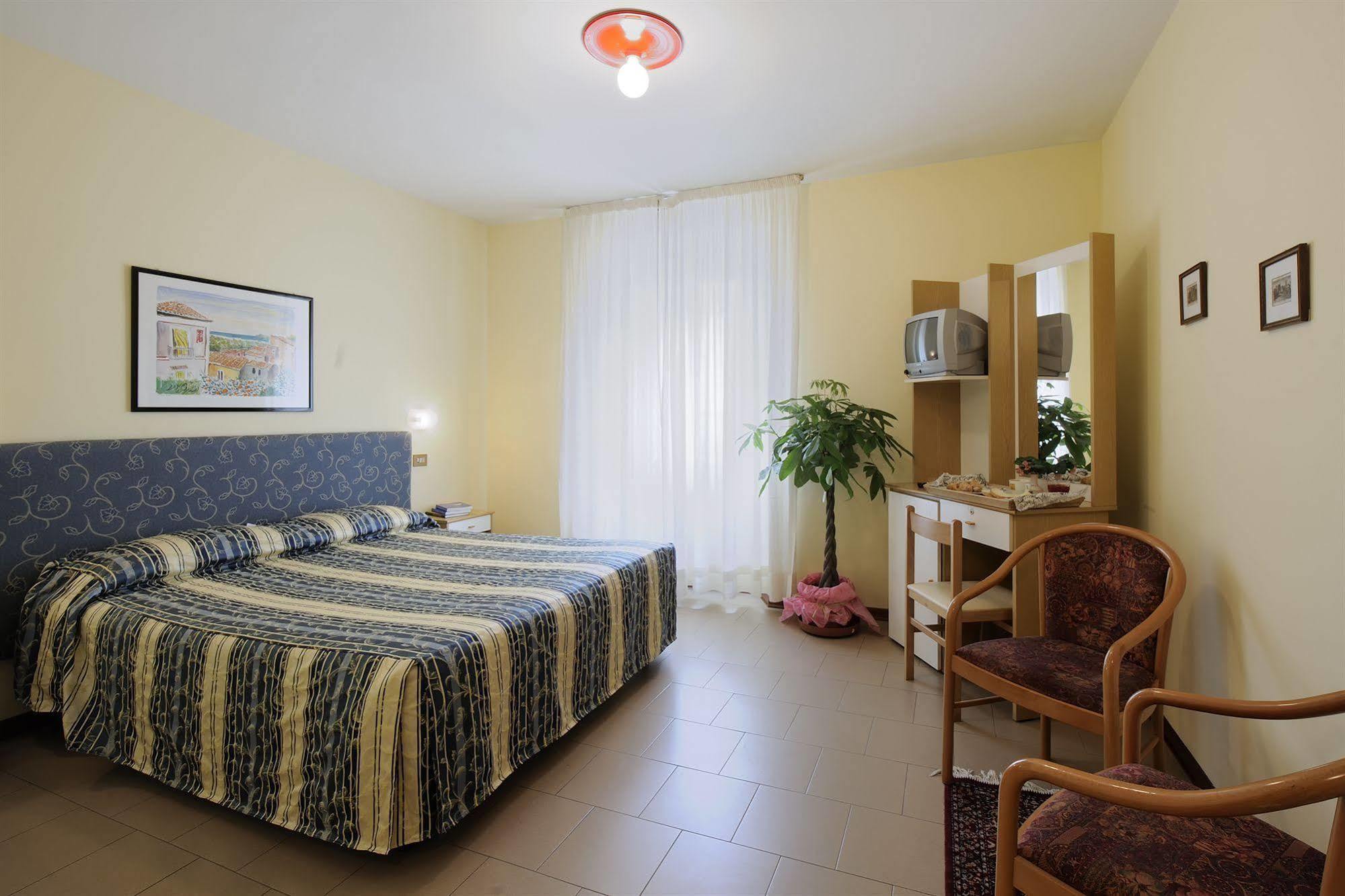 Hotel Bertusi Порета Терме Екстериор снимка