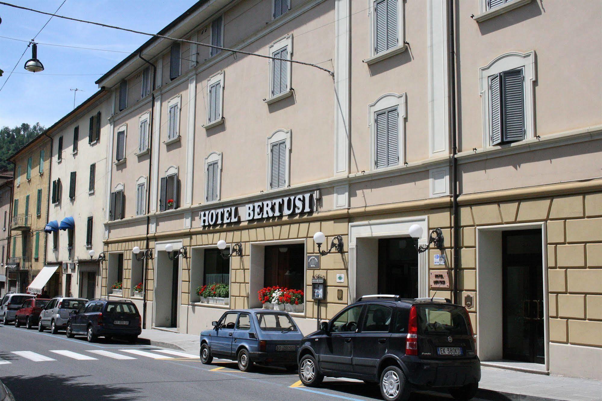 Hotel Bertusi Порета Терме Екстериор снимка