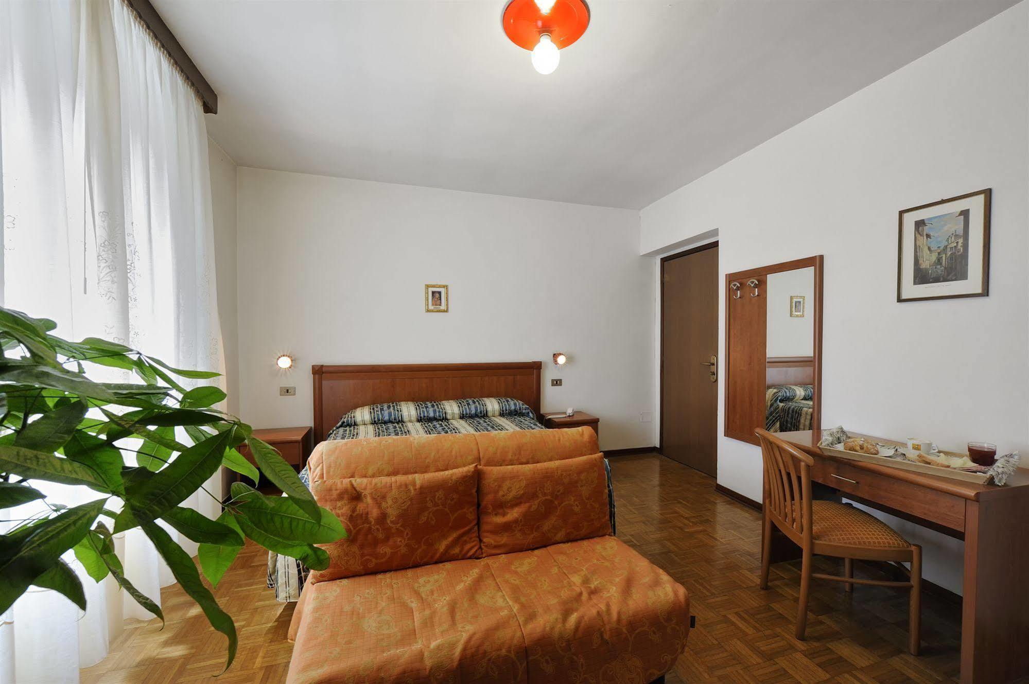 Hotel Bertusi Порета Терме Екстериор снимка